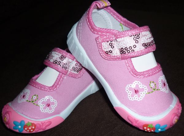 Tenis disponível N.º 19 e 20